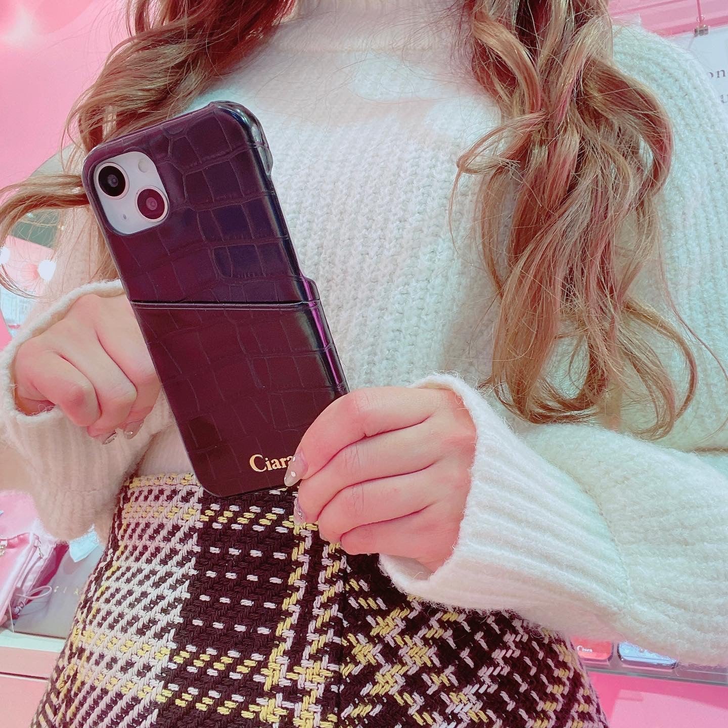 背面にカードポケット付きレザーケース！